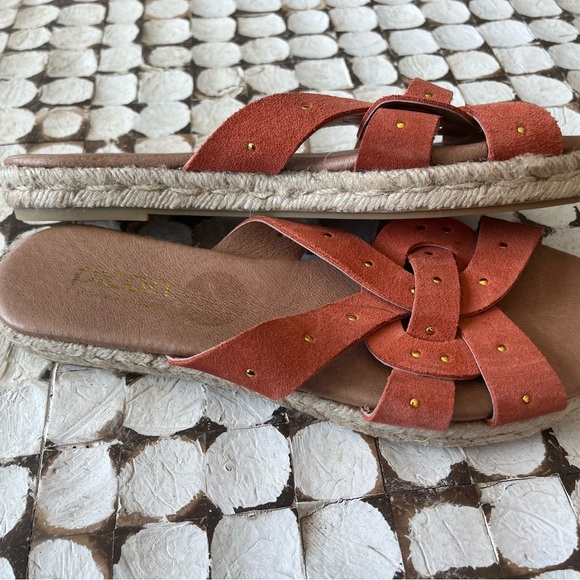 Picon Woman’s Leather Sandals Size 6.5 - Picture 2 of 3